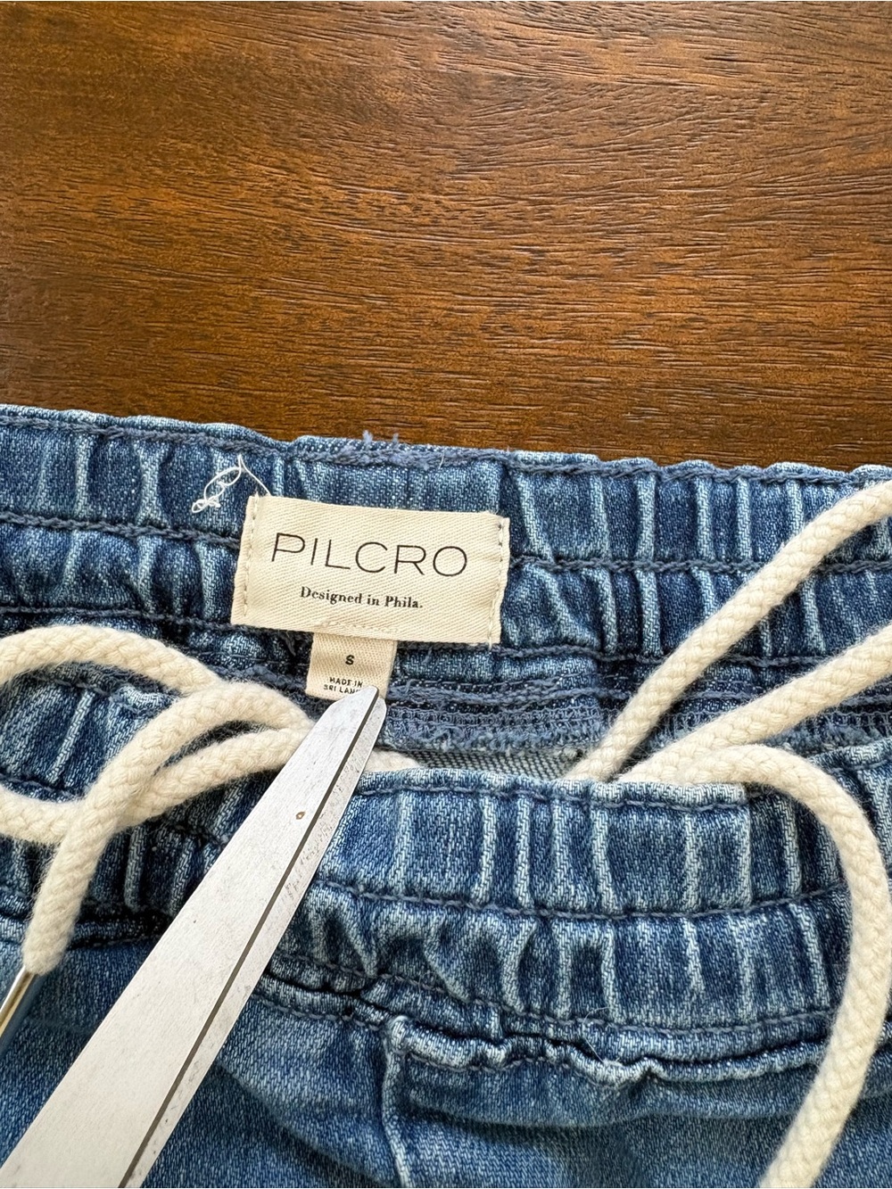 Pilcro Anthropologie Izzie Relaxed Pull On Frayed Stars Patch Barrel Jeans Small - Picture 4 of 13
